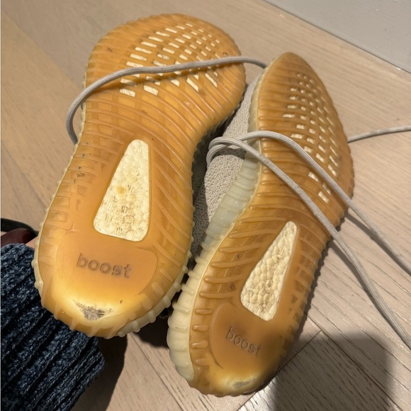 Adidas Yeezy Boost 350 V2 - Picture 8 of 10